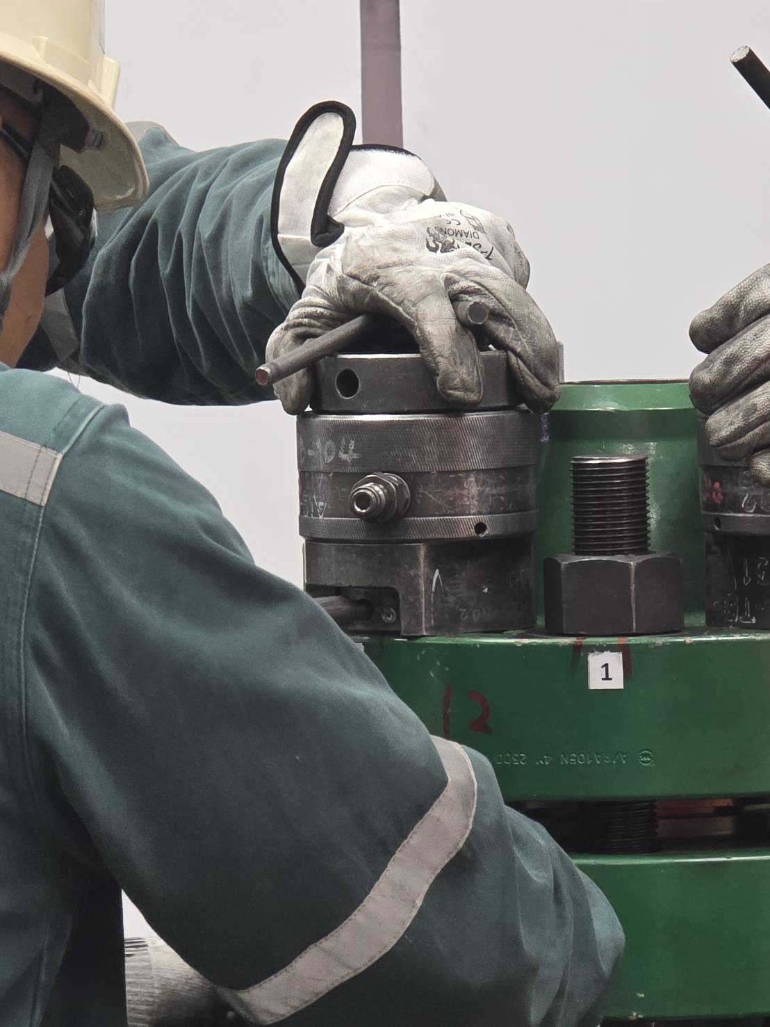 MJI-18 Hydraulically Tensioned Bolted